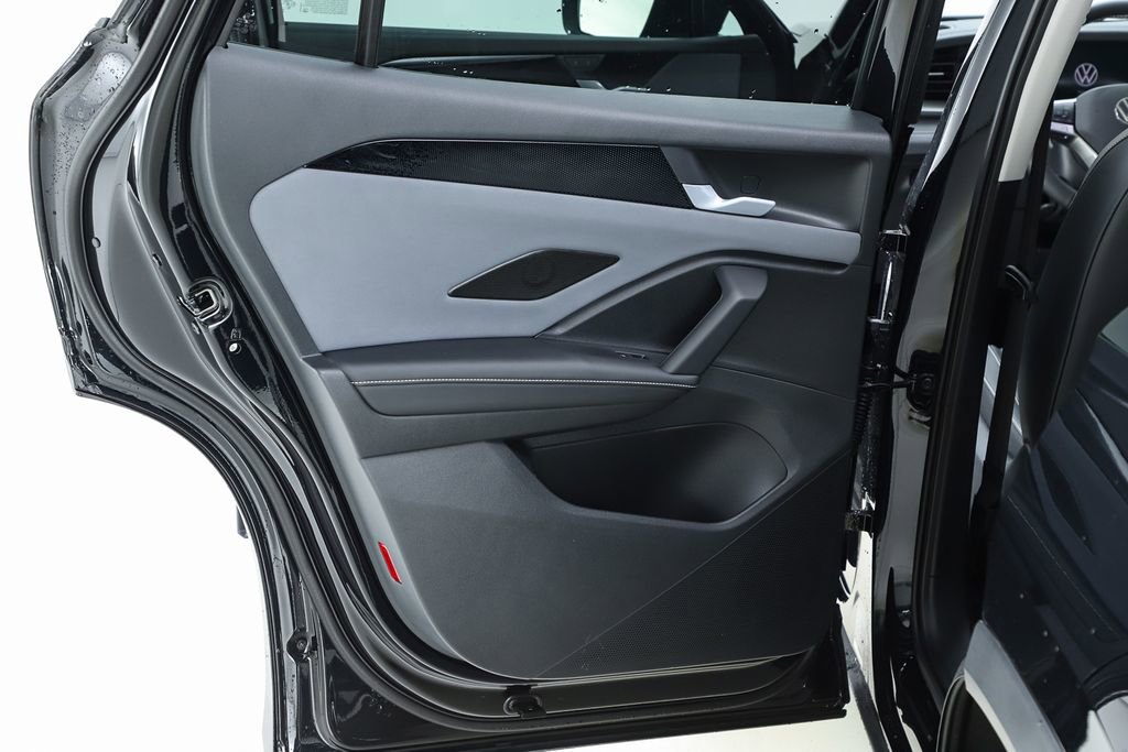 New 2026 Volkswagen Tiguan SE image 17