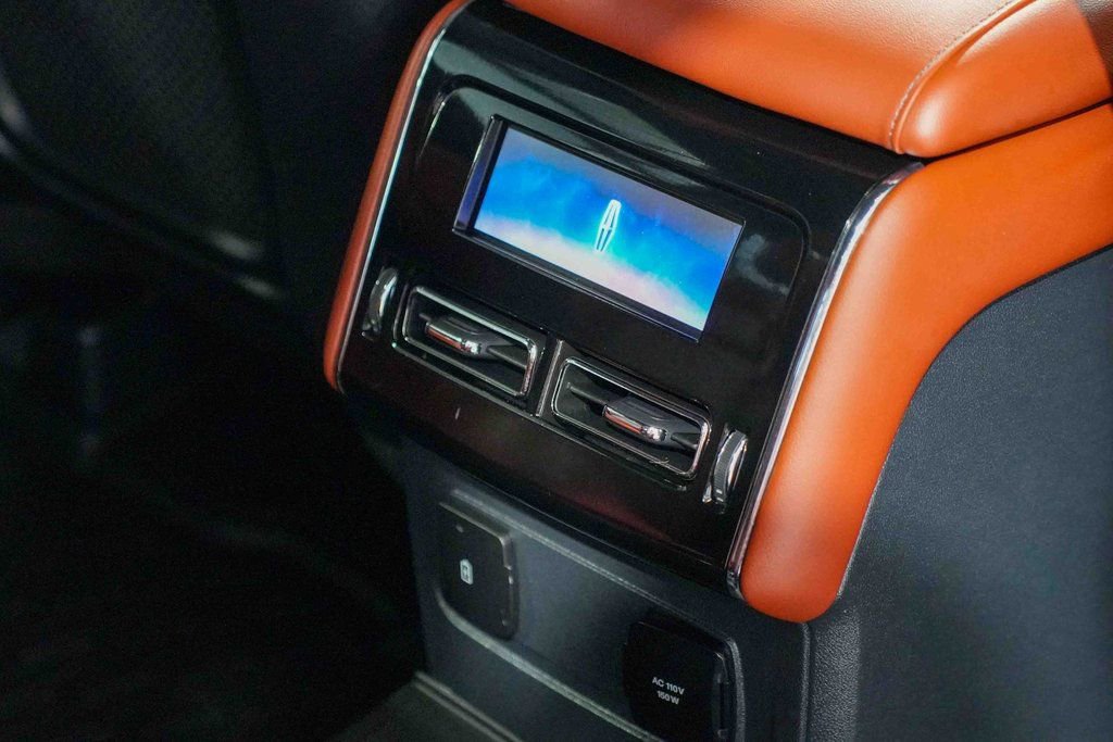 Used 2025 Lincoln Aviator Reserve w/ Jet Appearance Package image 23