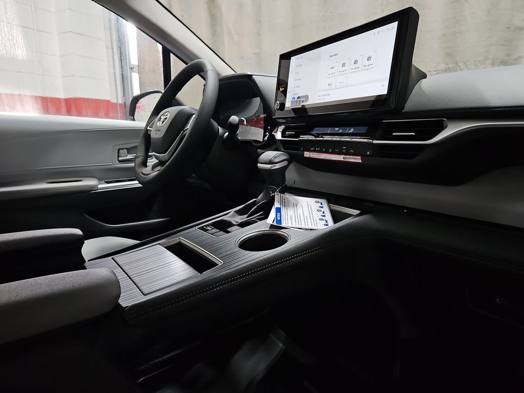 New 2026 Toyota Sienna XLE image 29