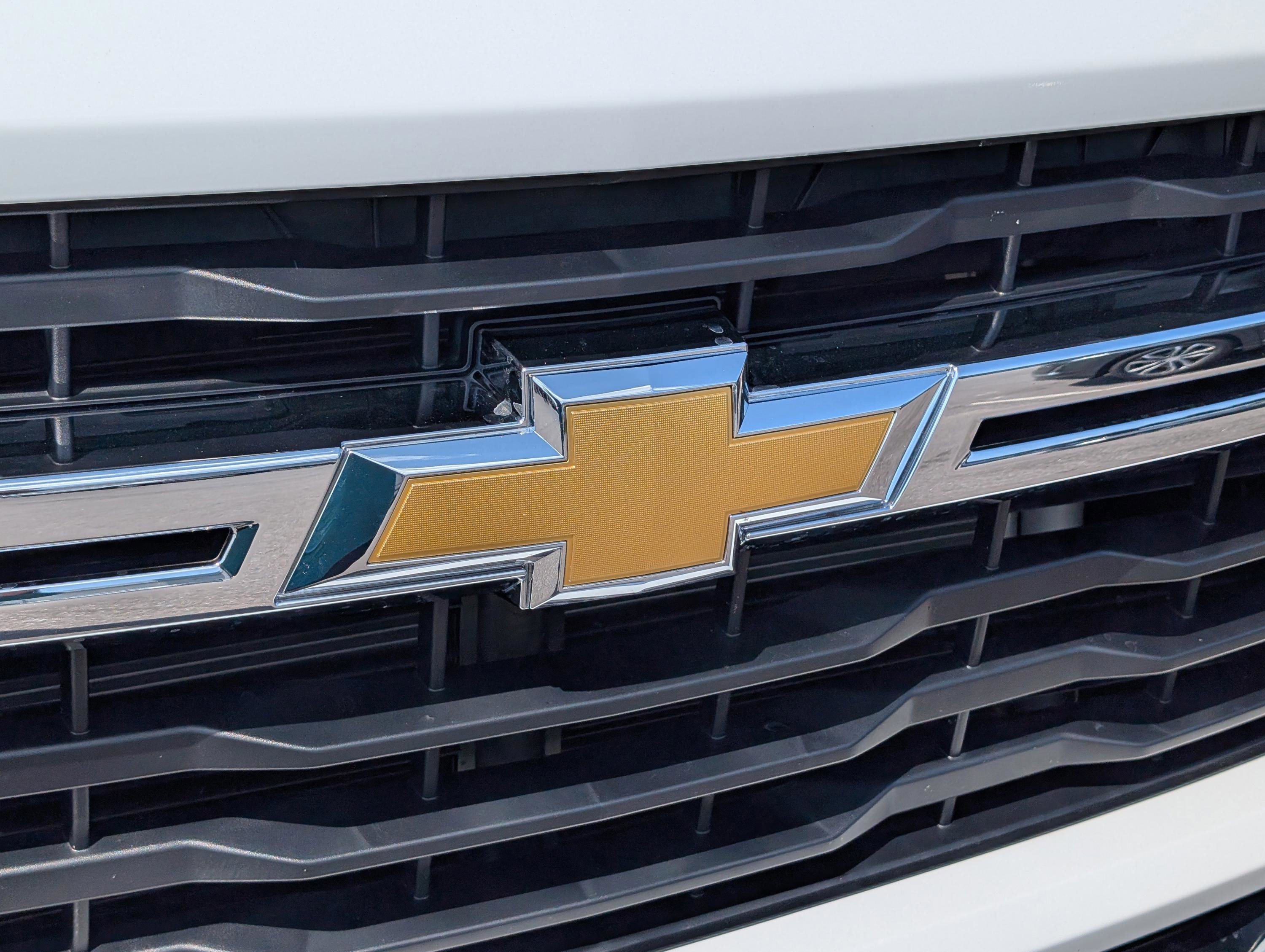 Used 2024 Chevrolet Silverado 2500 LT w/ Convenience Package image 5
