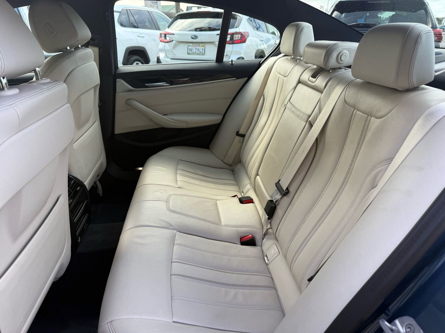 Used 2023 BMW 530e w/ Convenience Package image 27