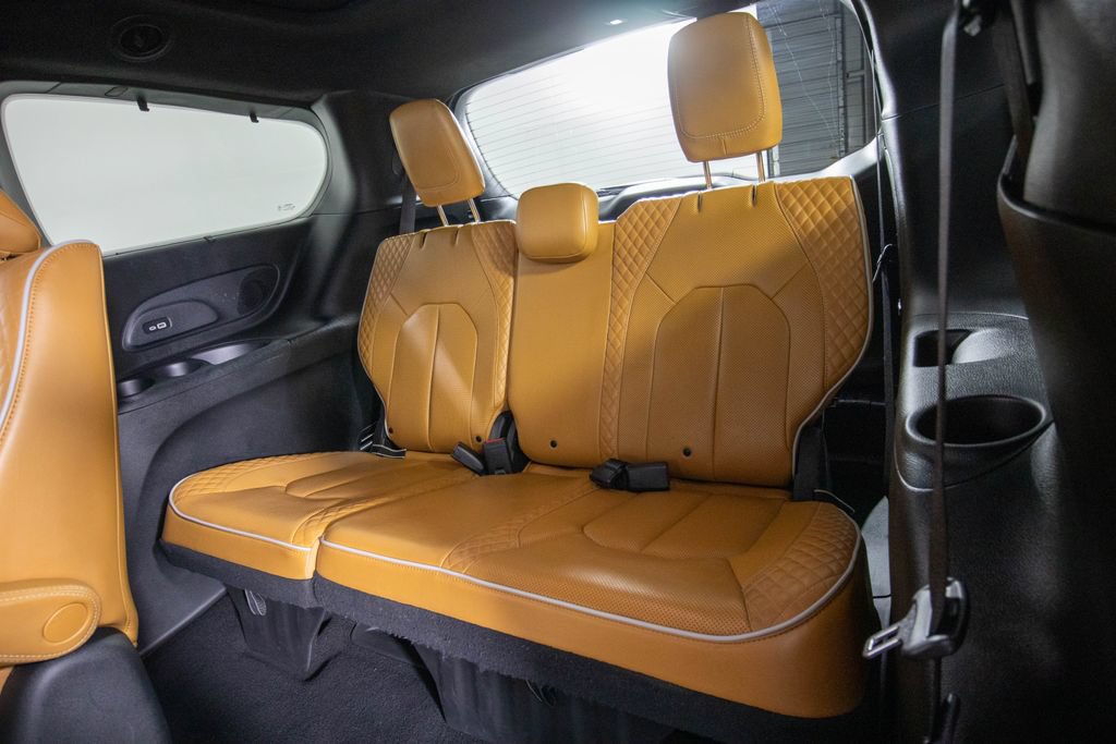 Used 2021 Chrysler Pacifica Pinnacle FWD image 13