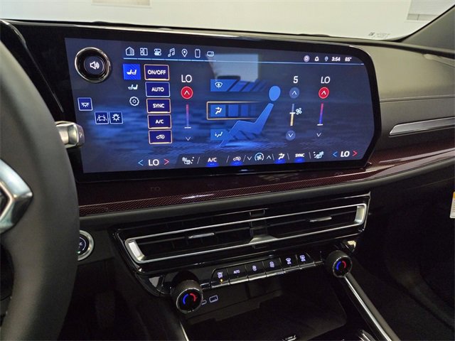 Used 2025 Chevrolet Traverse Z71 w/ Driver Confidence Package image 24