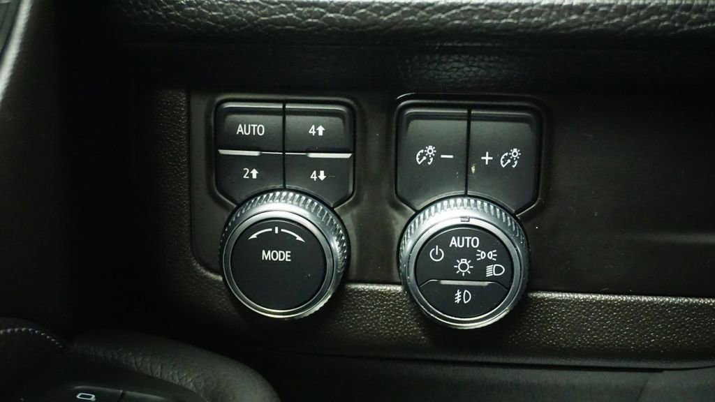 Used 2021 GMC Yukon Denali AWD/4WD image 32