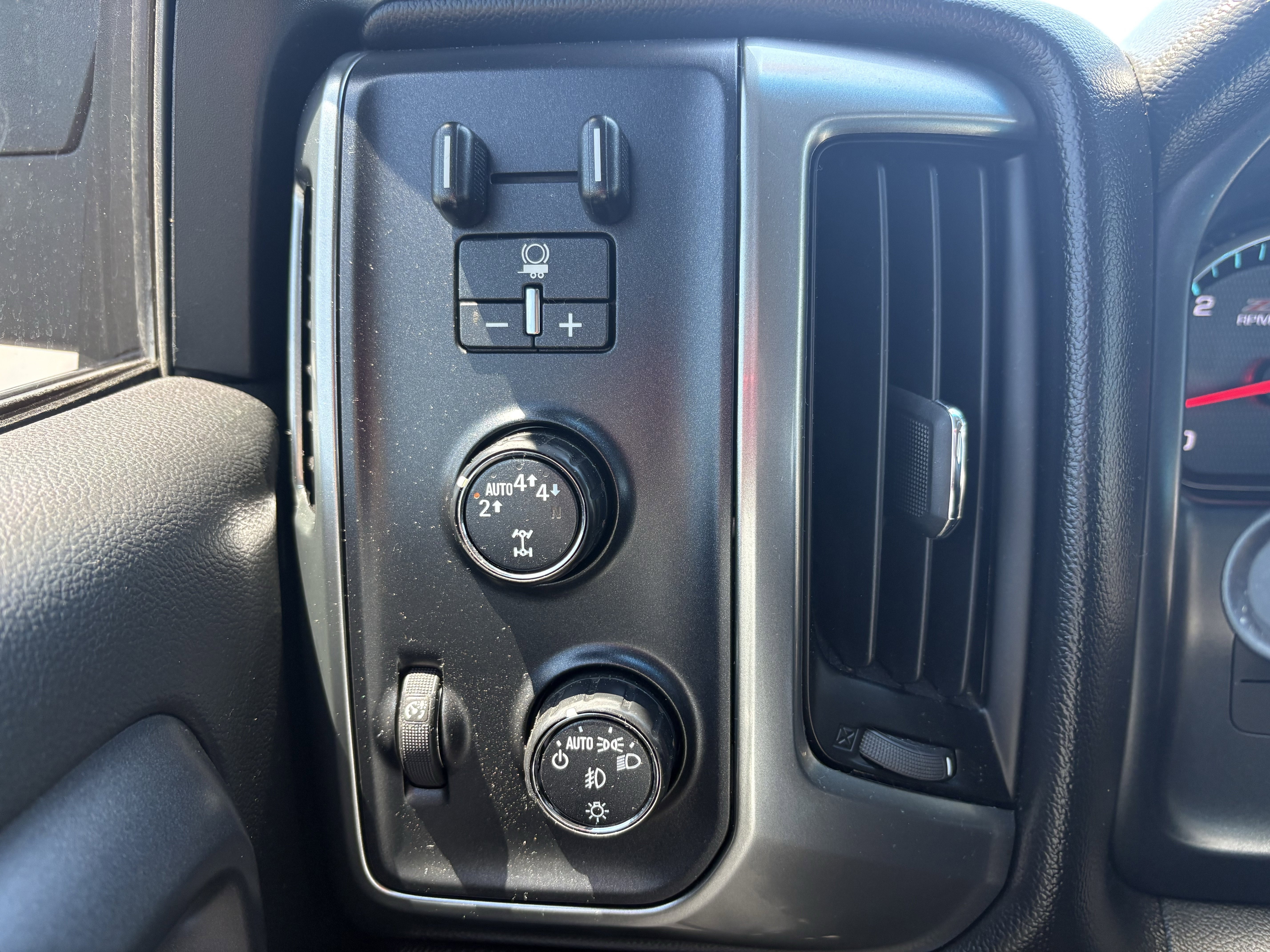 Used 2017 Chevrolet Silverado 1500 LT w/ All Star Edition AWD/4WD image 13
