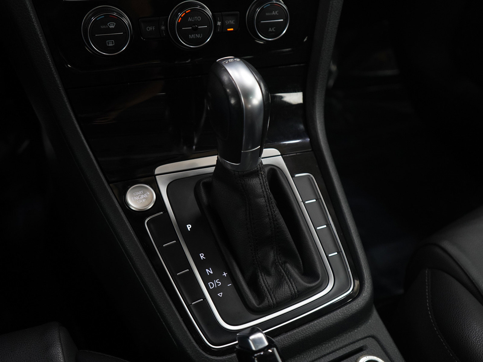 Used 2015 Volkswagen Golf TDI SEL w/ Lighting Package (SEL) image 22