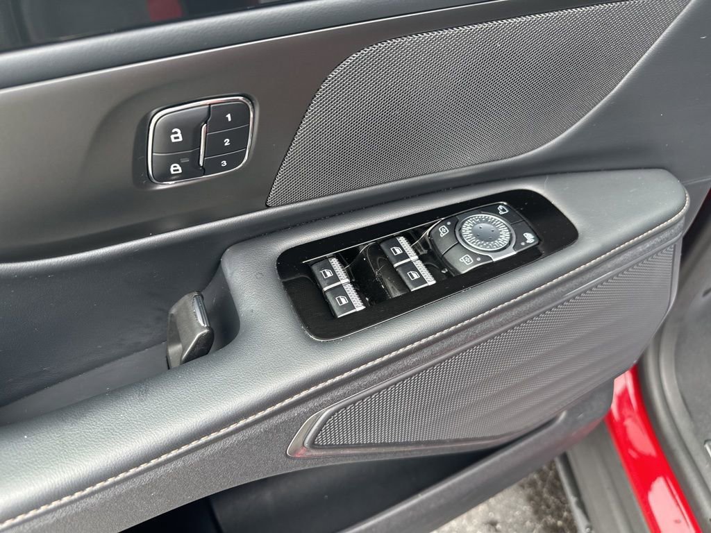 Used 2024 Lincoln Nautilus Premier w/ Jet Appearance Package image 15