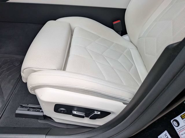 Used 2025 BMW 530i w/ Premium Package RWD image 22