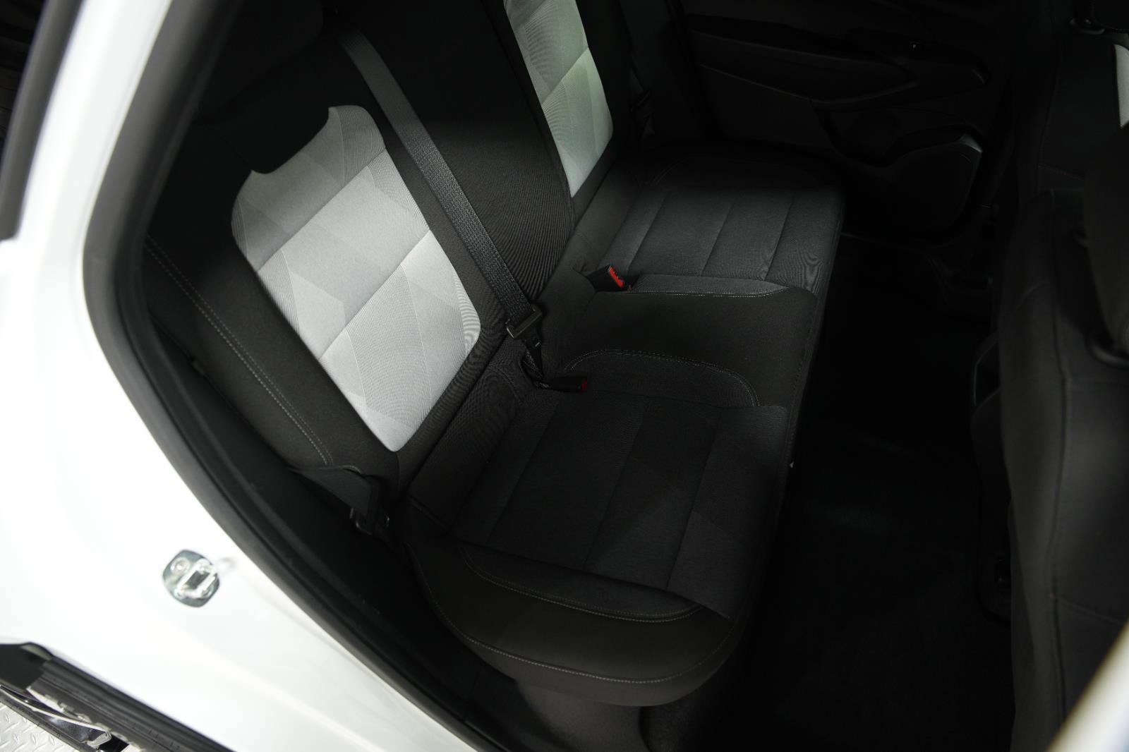 Used 2024 Chevrolet Trax RS w/ Sunroof Package FWD image 18