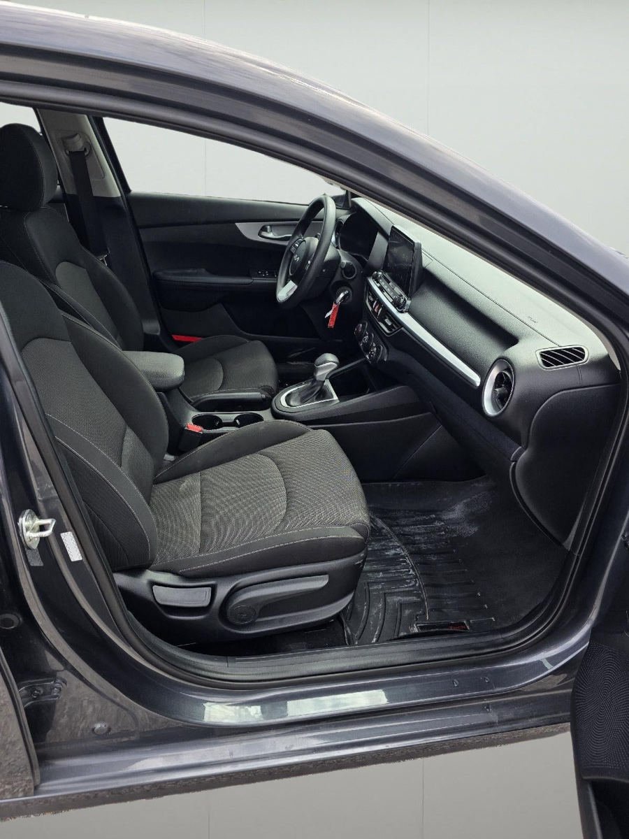 Used 2023 Kia Forte LXS w/ LXS Technology Package FWD image 17