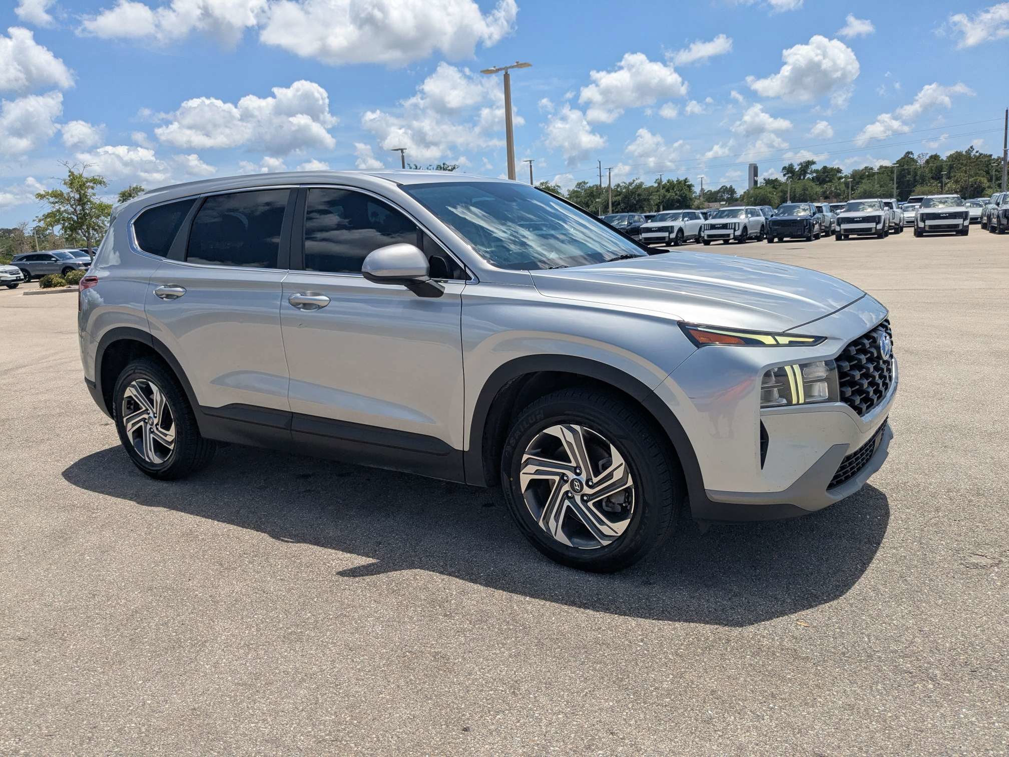 Used 2021 Hyundai Santa Fe SE FWD image 2