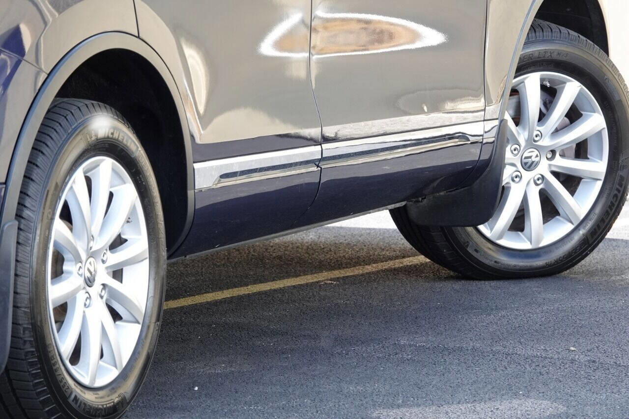 Used 2012 Volkswagen Touareg Sport AWD/4WD image 13