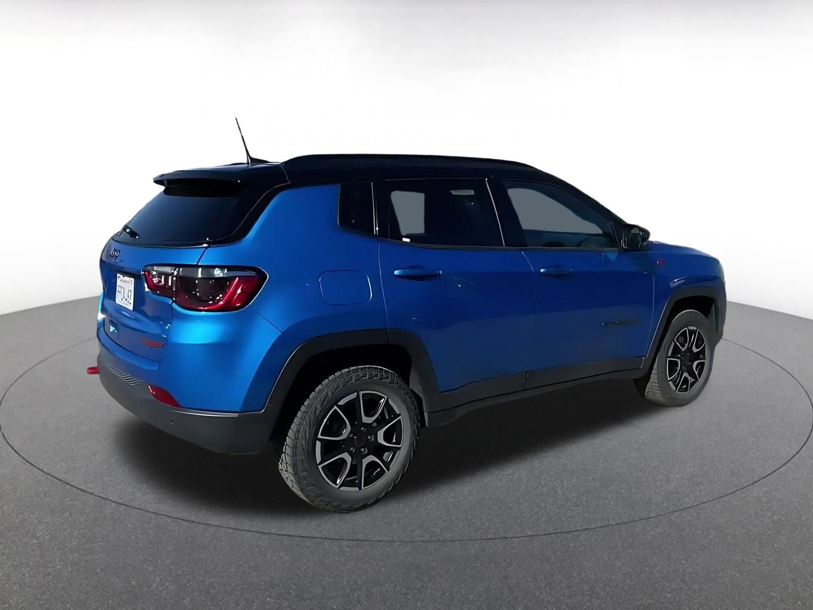 Used 2025 Jeep Compass Trailhawk AWD/4WD image 14