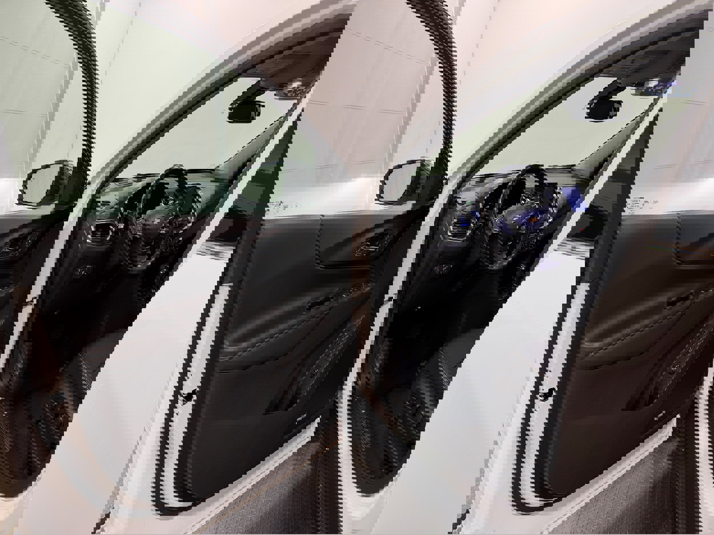 Used 2019 Chevrolet Equinox Premier image 3