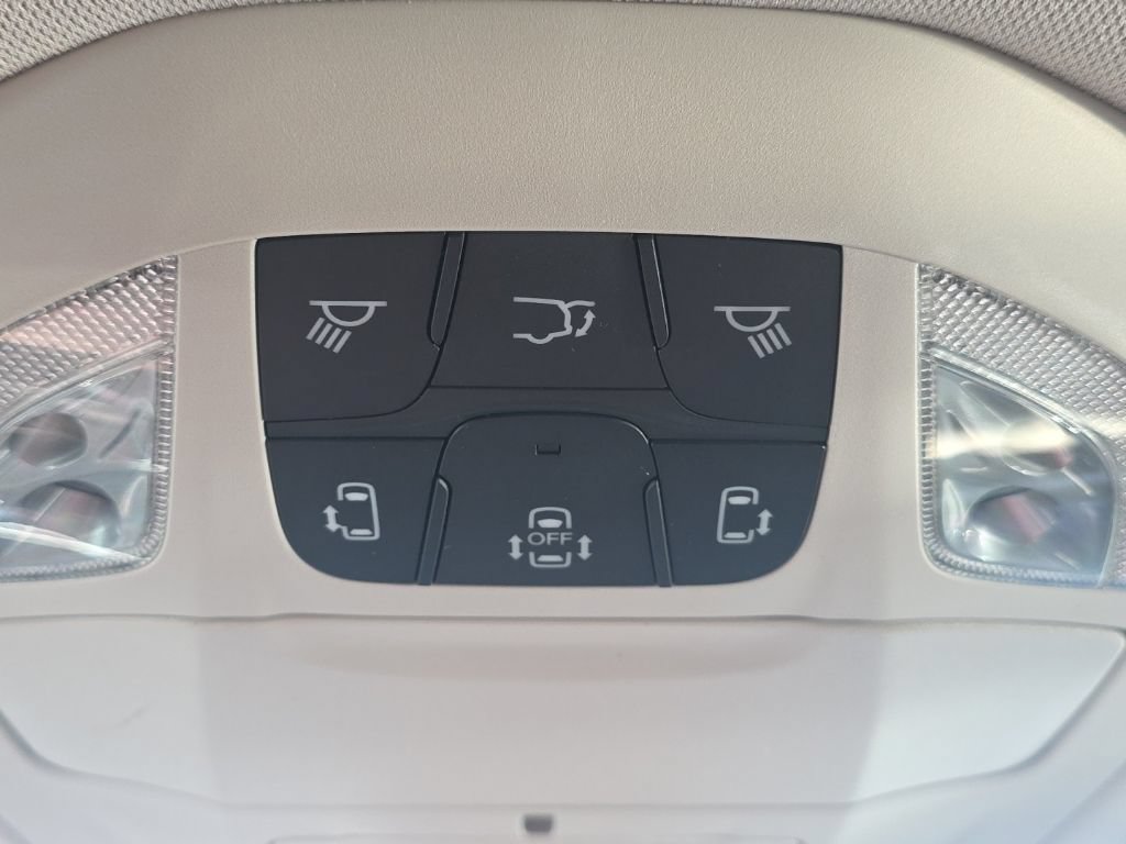 Used 2017 Chrysler Pacifica Touring-L FWD image 29
