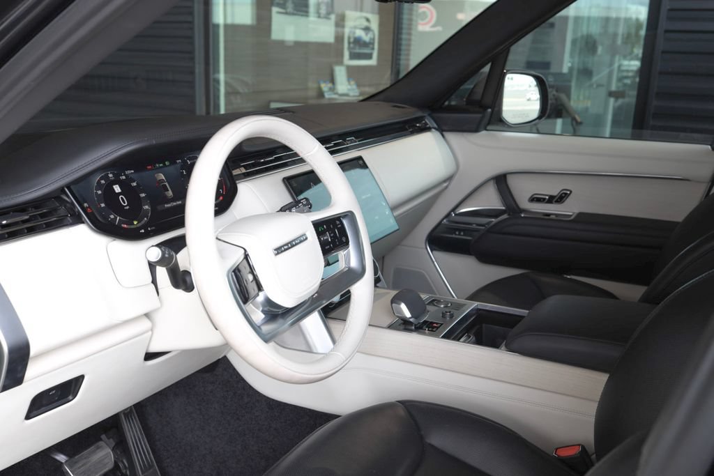 Used 2023 Land Rover Range Rover Autobiography AWD/4WD image 4