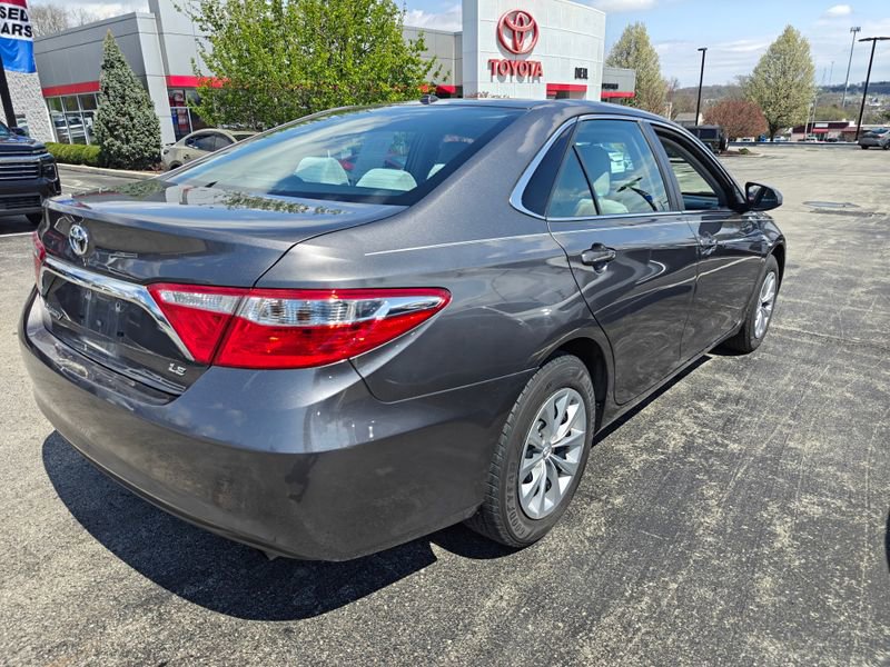 Used 2016 Toyota Camry LE image 4