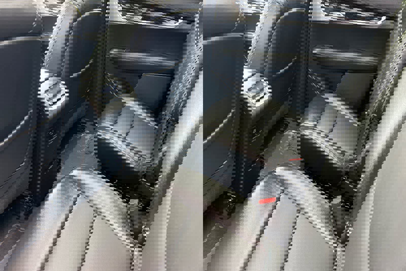 Used 2025 Cadillac XT6 Premium Luxury w/ Technology Package image 5