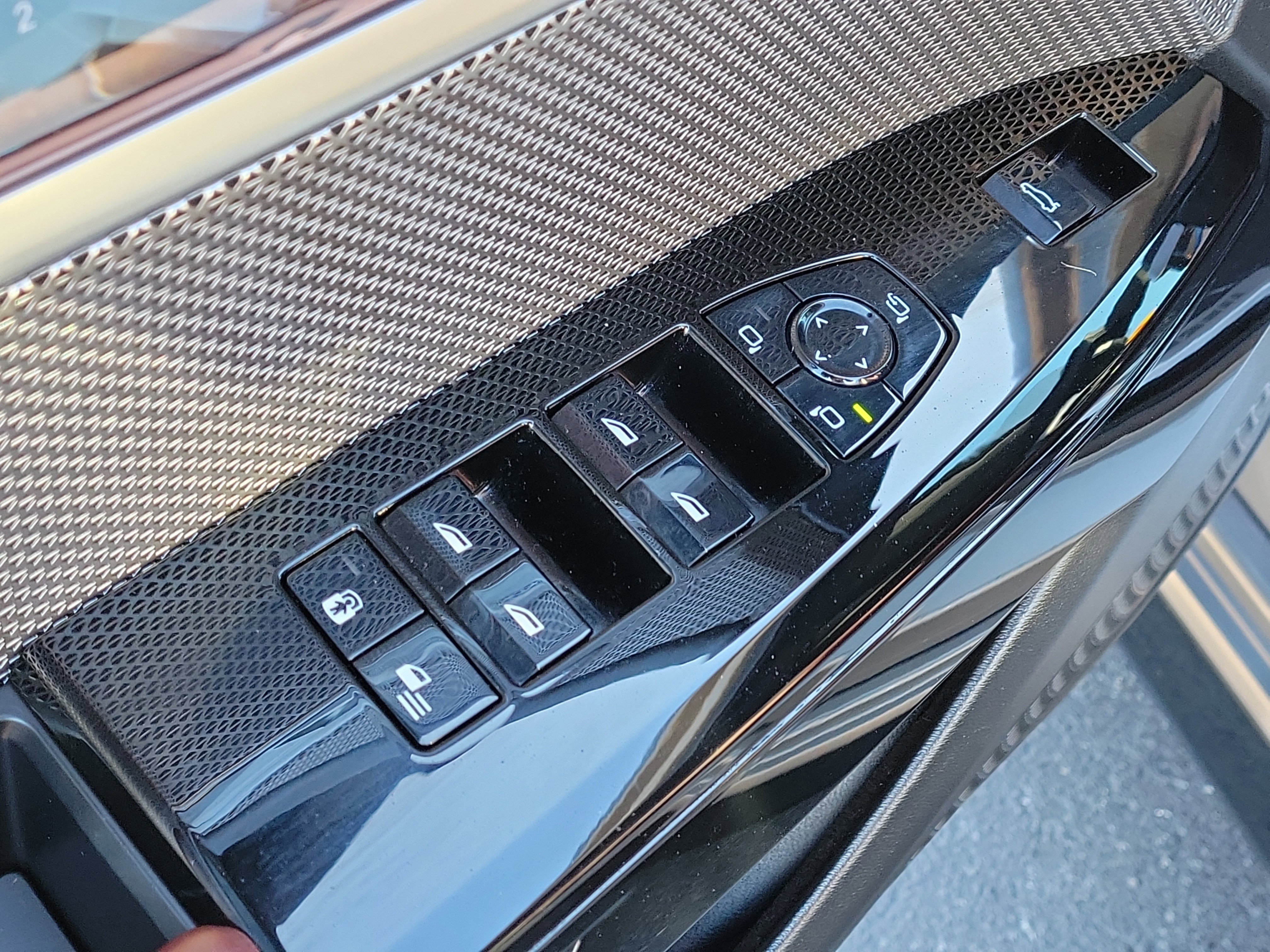 Used 2023 BMW 740i image 20