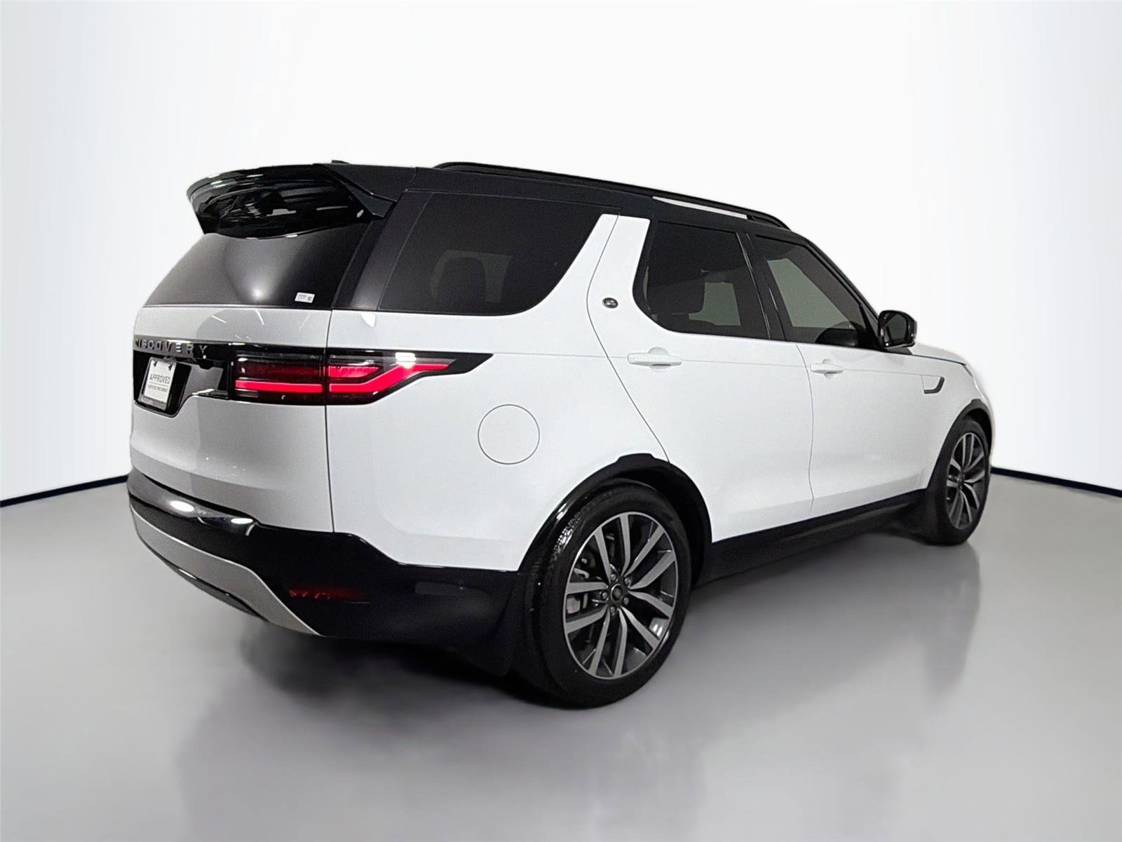 Certified 2024 Land Rover Discovery Dynamic SE AWD/4WD image 5