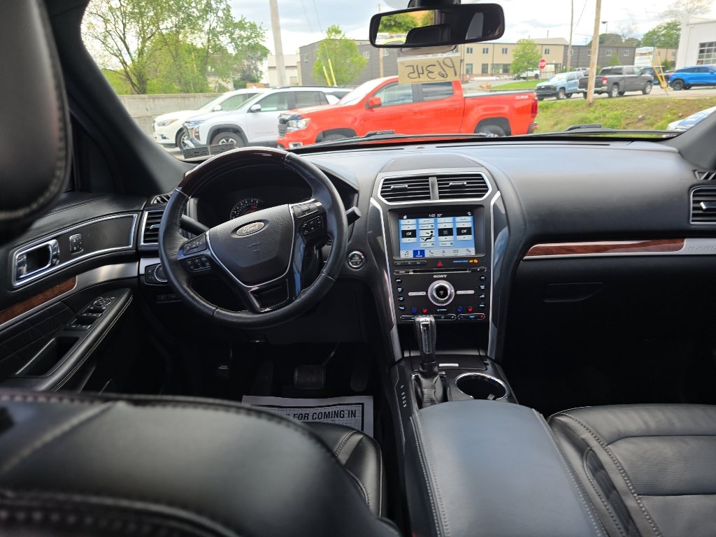Used 2018 Ford Explorer Platinum AWD/4WD image 18