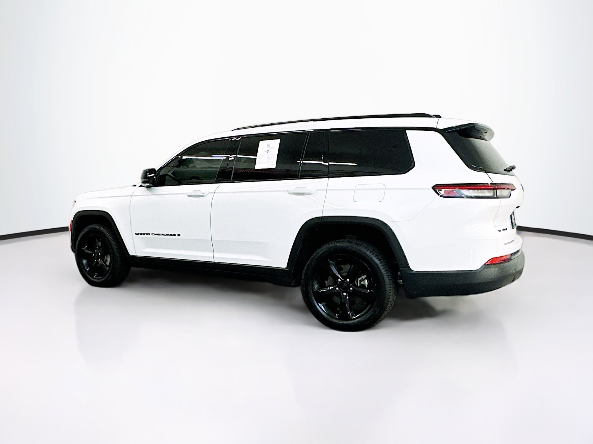 Used 2023 Jeep Grand Cherokee L Limited w/ Black Appearance Package AWD/4WD image 5