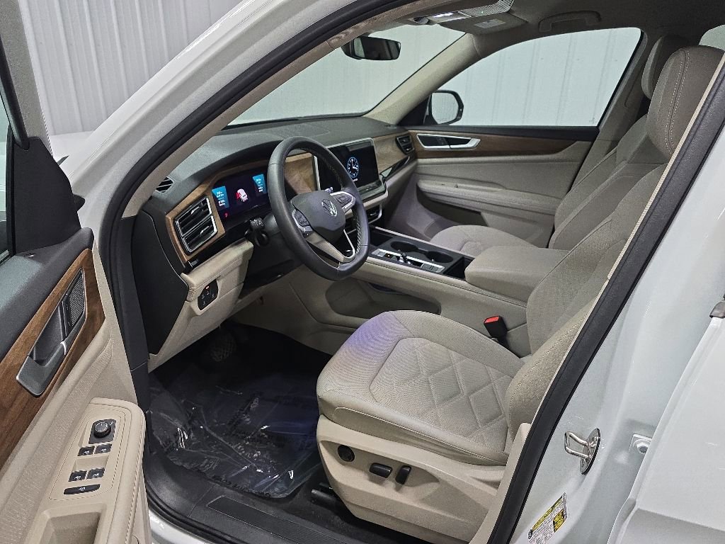 Used 2024 Volkswagen Atlas SE AWD/4WD image 28