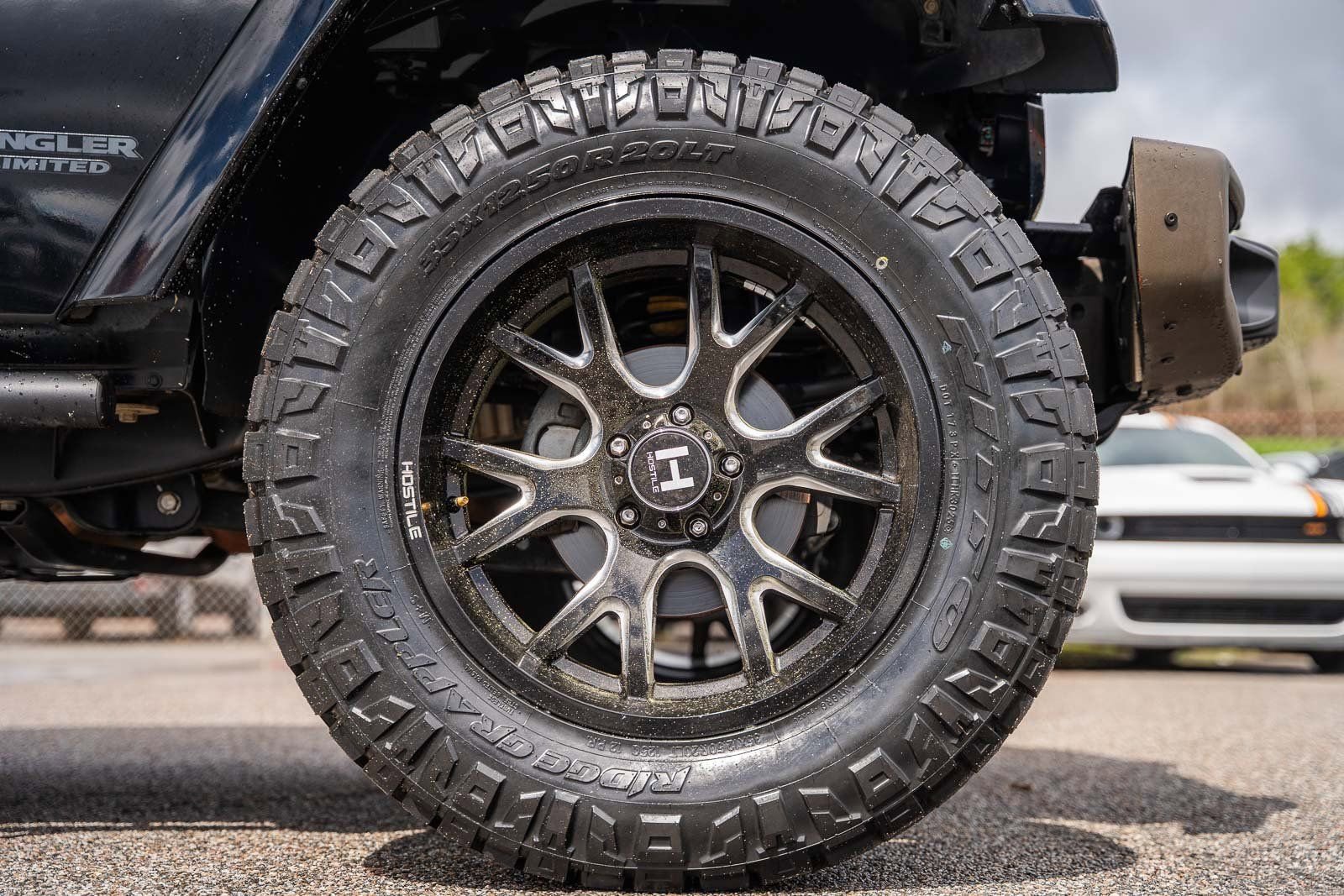 Used 2017 Jeep Wrangler Unlimited Sahara image 9