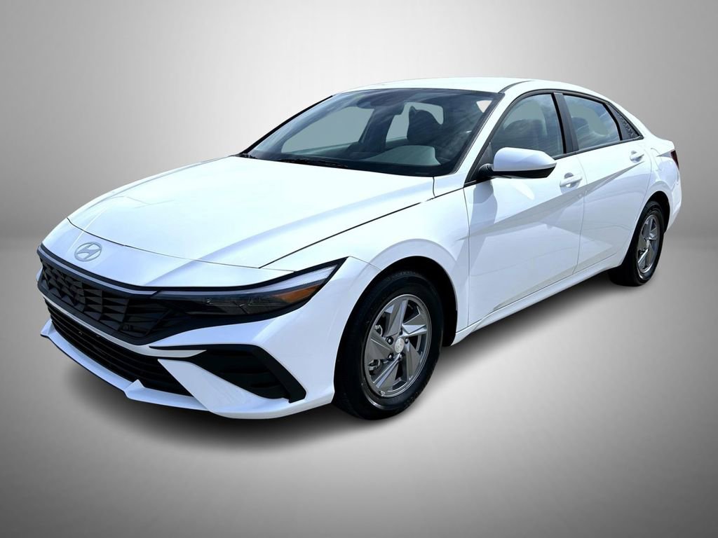 Used 2025 Hyundai Elantra SE