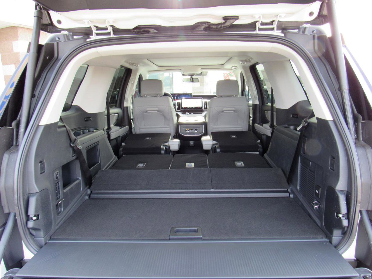 New 2026 Ford Expedition Active image 45