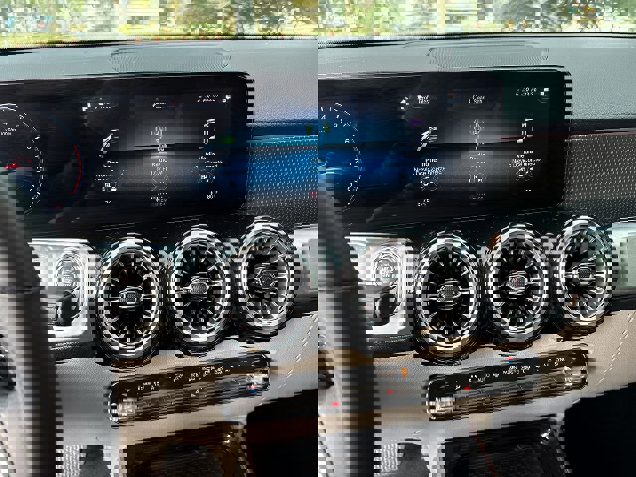 Used 2022 Mercedes-Benz GLB 250 image 28