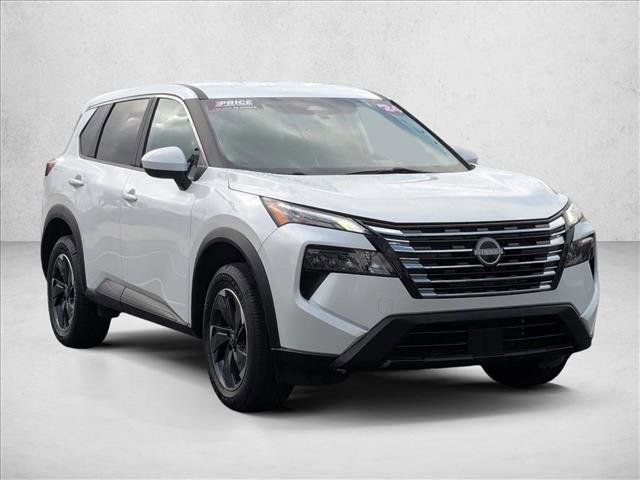 Used 2024 Nissan Rogue SV image 3