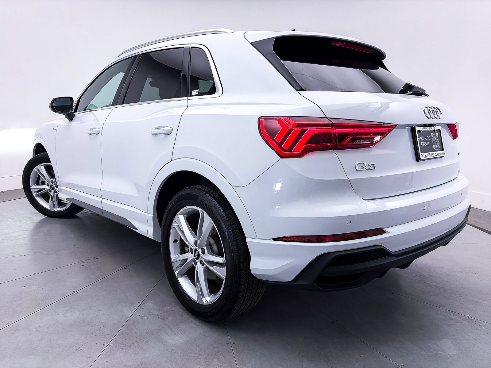 Used 2023 Audi Q3 2.0T Premium w/ Convenience Package AWD/4WD image 2