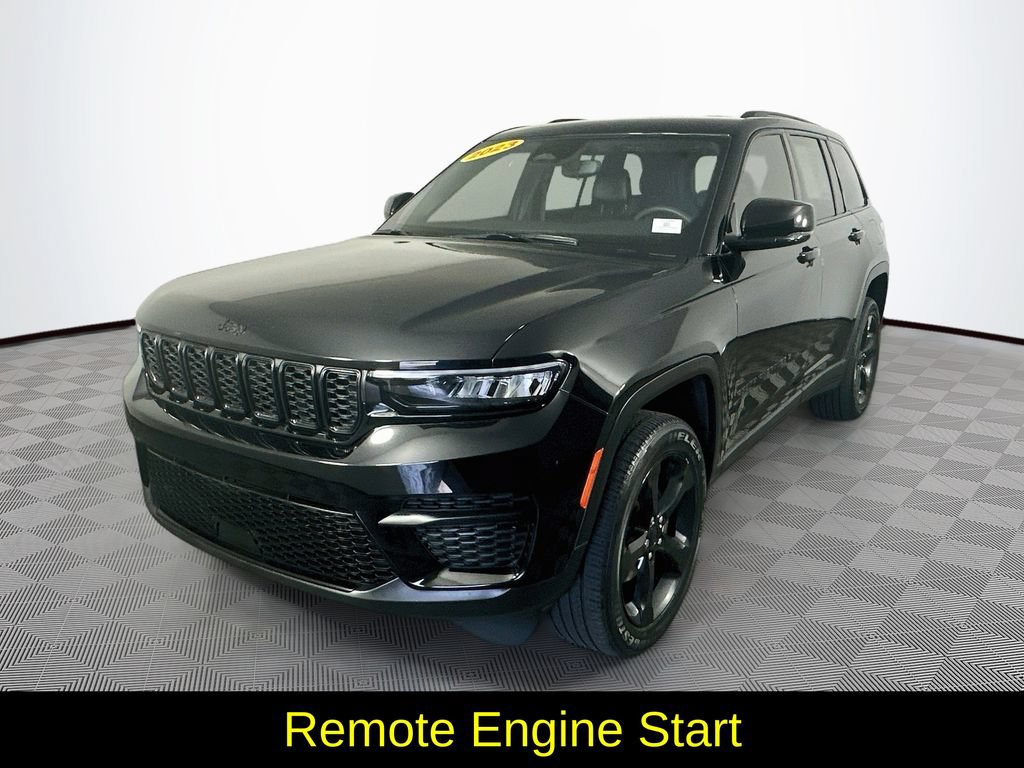 Used 2023 Jeep Grand Cherokee Altitude AWD/4WD image 5