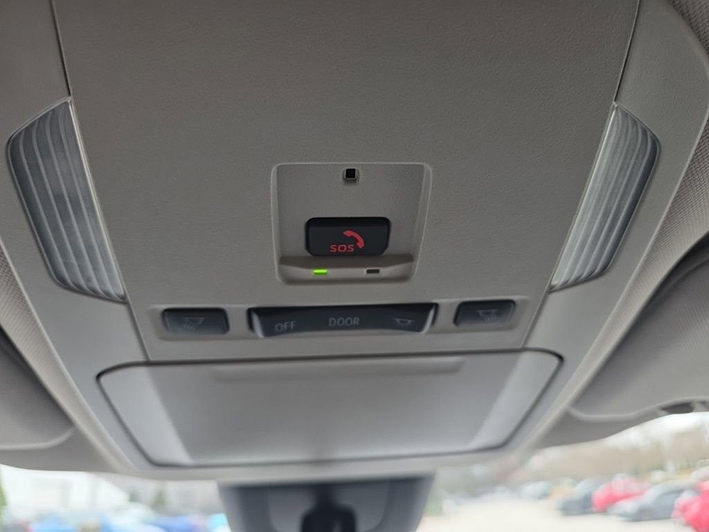 Used 2024 Toyota Highlander LE image 34