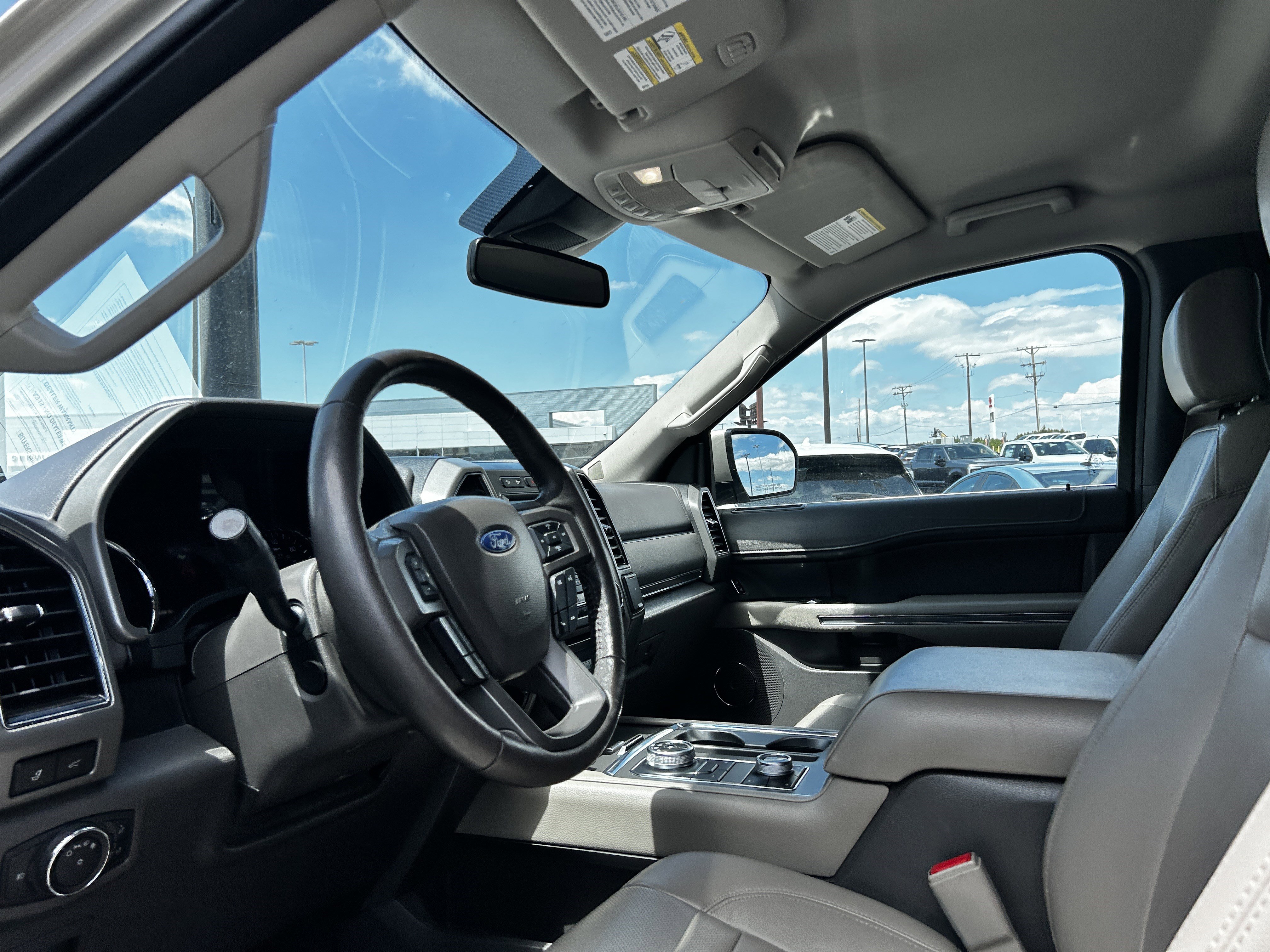Used 2018 Ford Expedition Max XLT w/ Equipment Group 202A AWD/4WD image 9