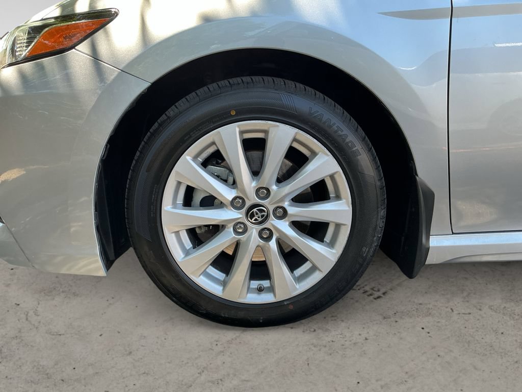 Used 2019 Toyota Camry SE FWD image 9
