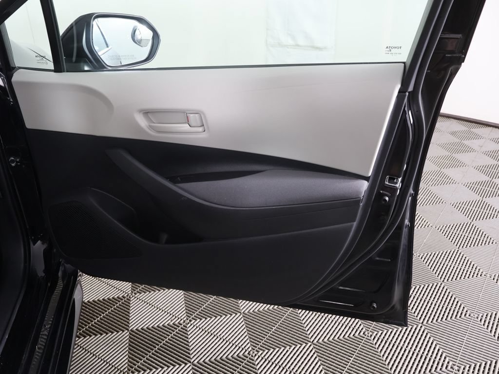Used 2025 Toyota Corolla LE FWD image 20