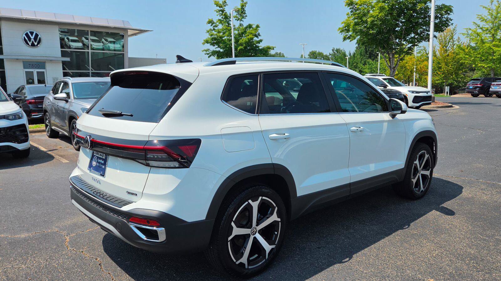 Used 2025 Volkswagen Taos SEL AWD/4WD image 5