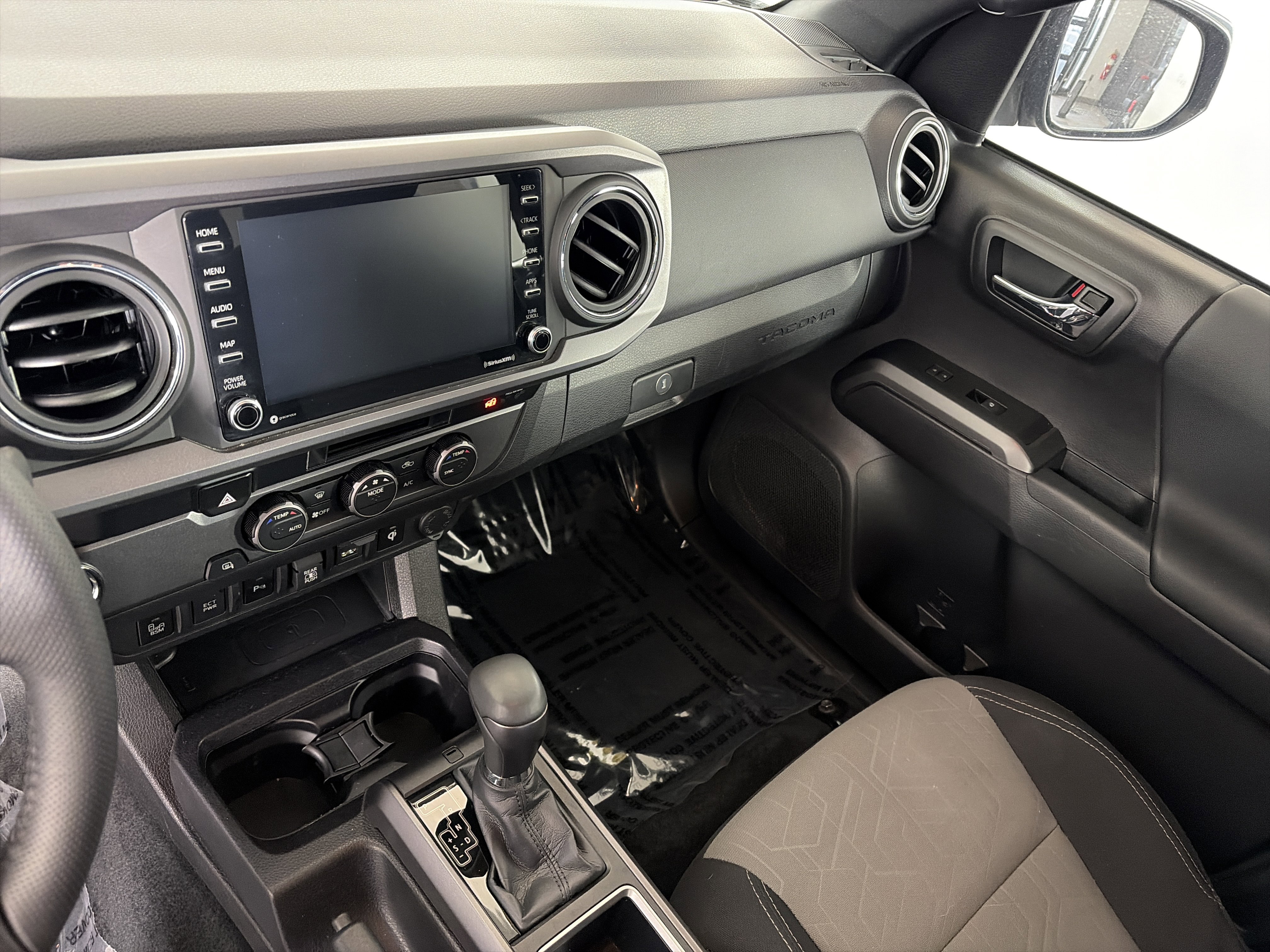 Used 2023 Toyota Tacoma TRD Sport w/ Technology Package image 4