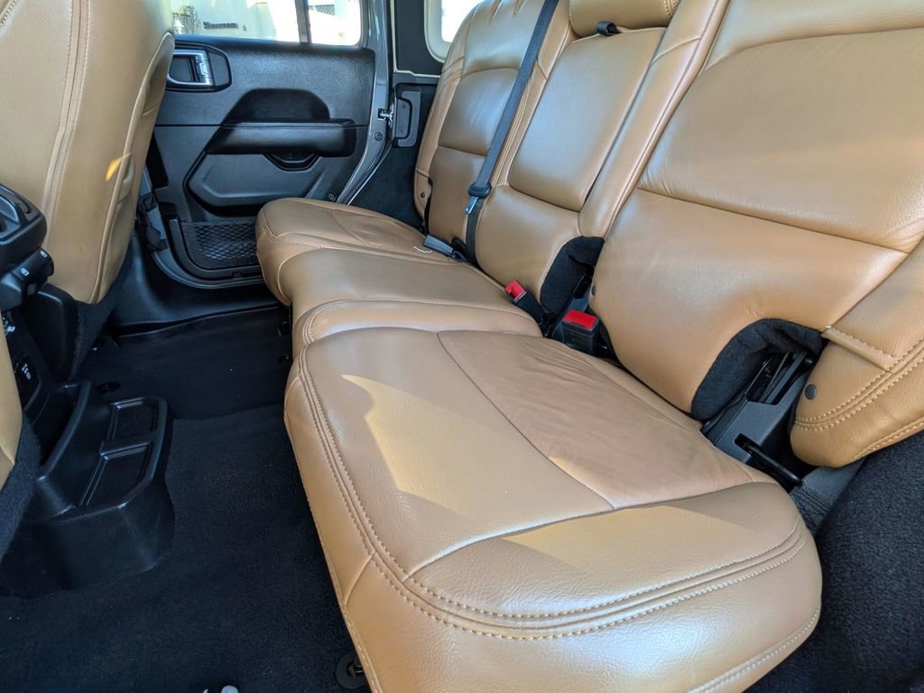 Used 2022 Jeep Wrangler Unlimited Sahara image 31