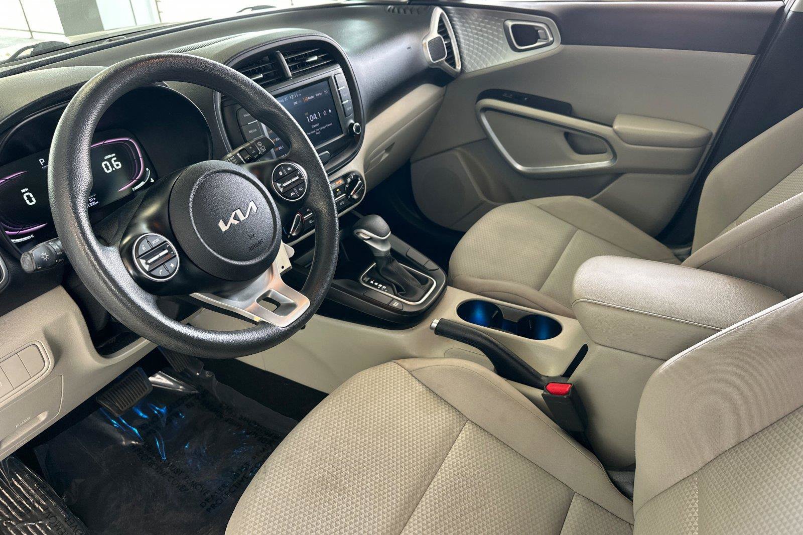 Used 2023 Kia Soul LX w/ LX Technology Package FWD image 10