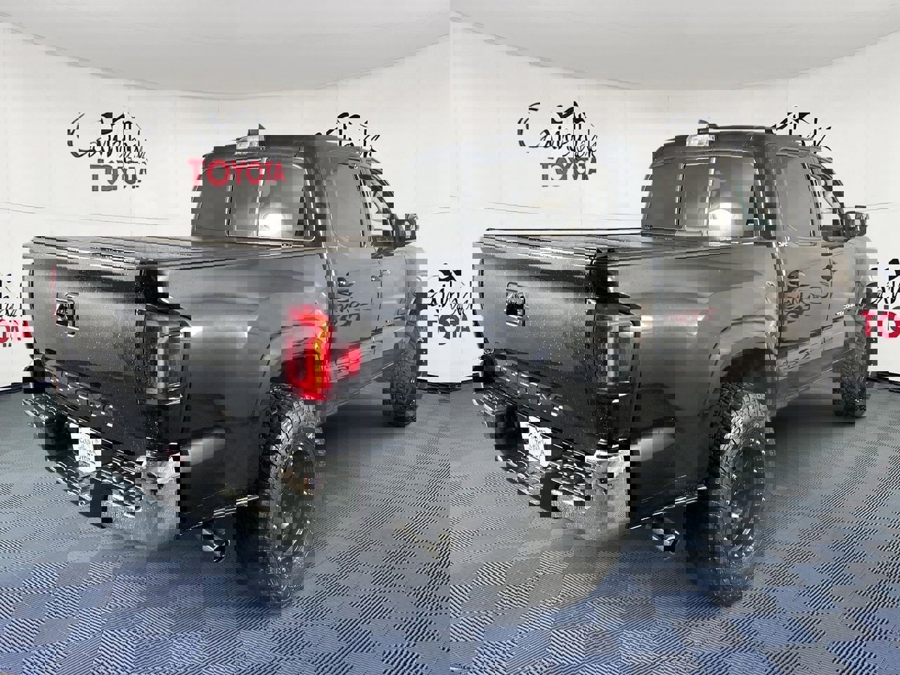 Used 2018 Toyota Tacoma SR5 image 8