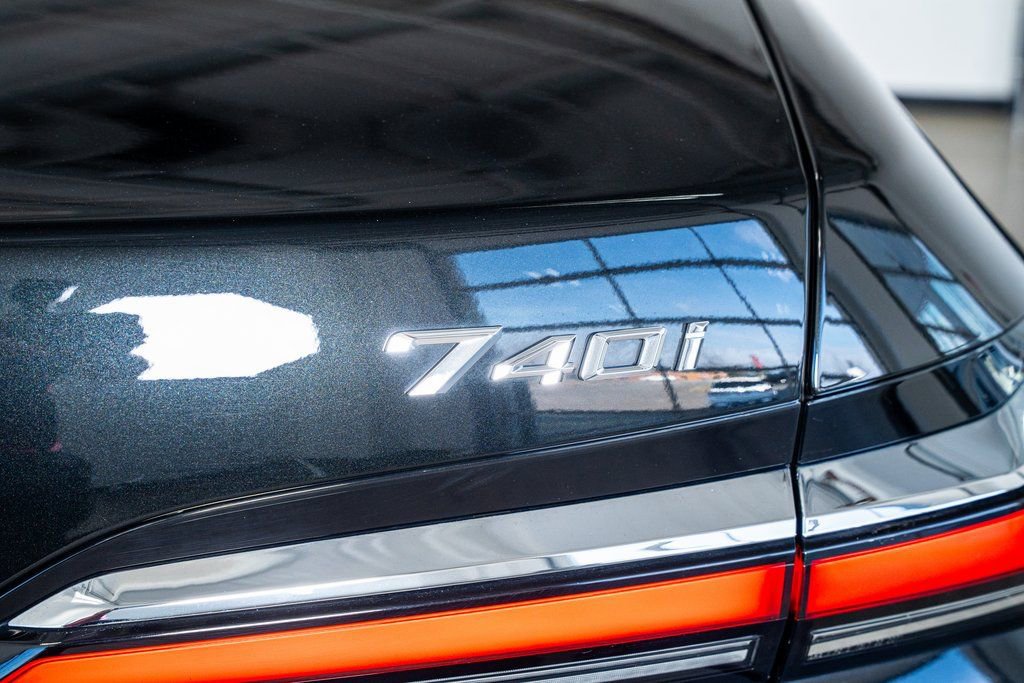 Used 2023 BMW 740i 740i w/ Parking Assistance Package image 27