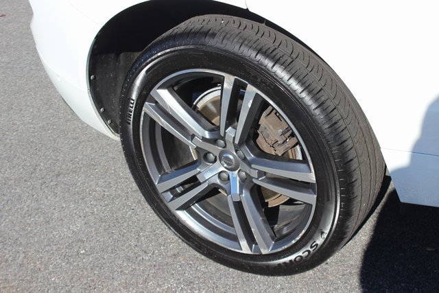 Used 2018 Volvo XC60 T6 Momentum w/ Advanced Package image 36