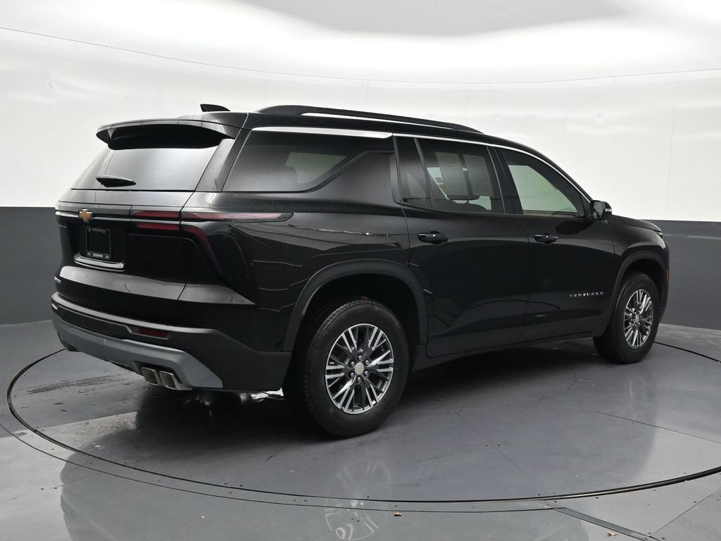 Used 2026 Chevrolet Traverse LT FWD image 5