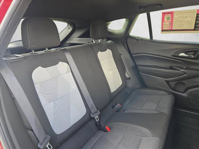 Used 2025 Chevrolet Trax RS w/ Sunroof Package FWD image 18