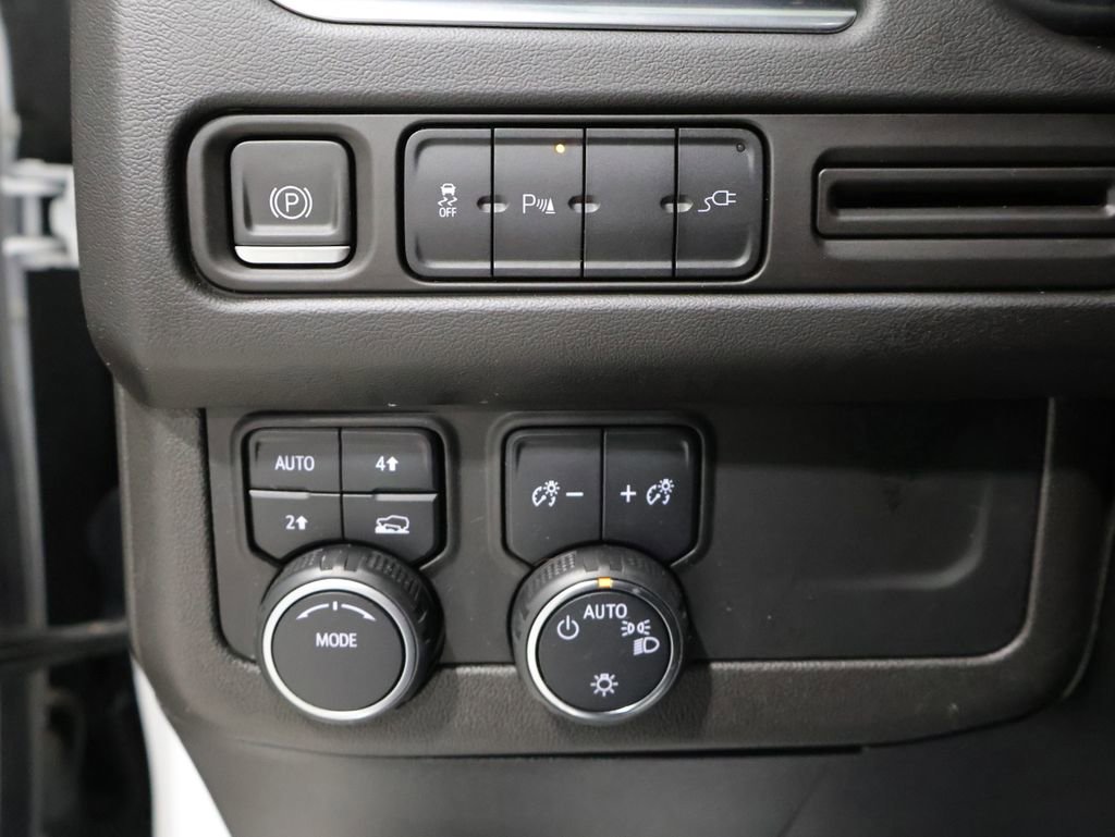 Used 2021 Chevrolet Suburban RST AWD/4WD image 38