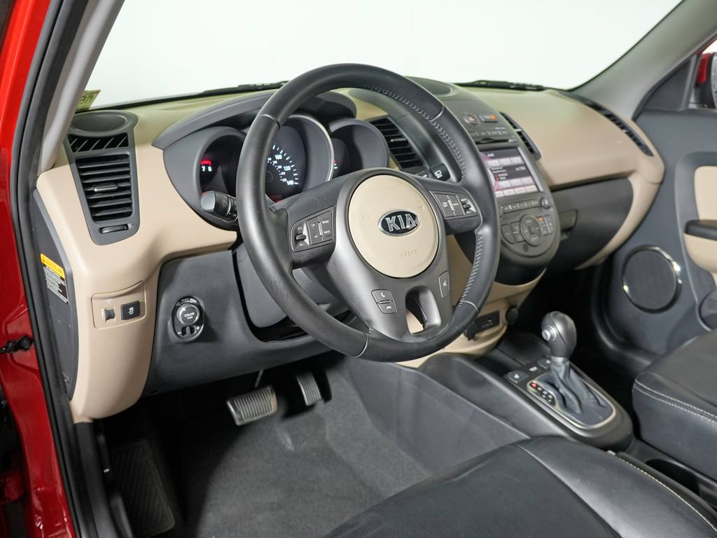 Used 2013 Kia Soul ! w/ Premium Pkg FWD image 14