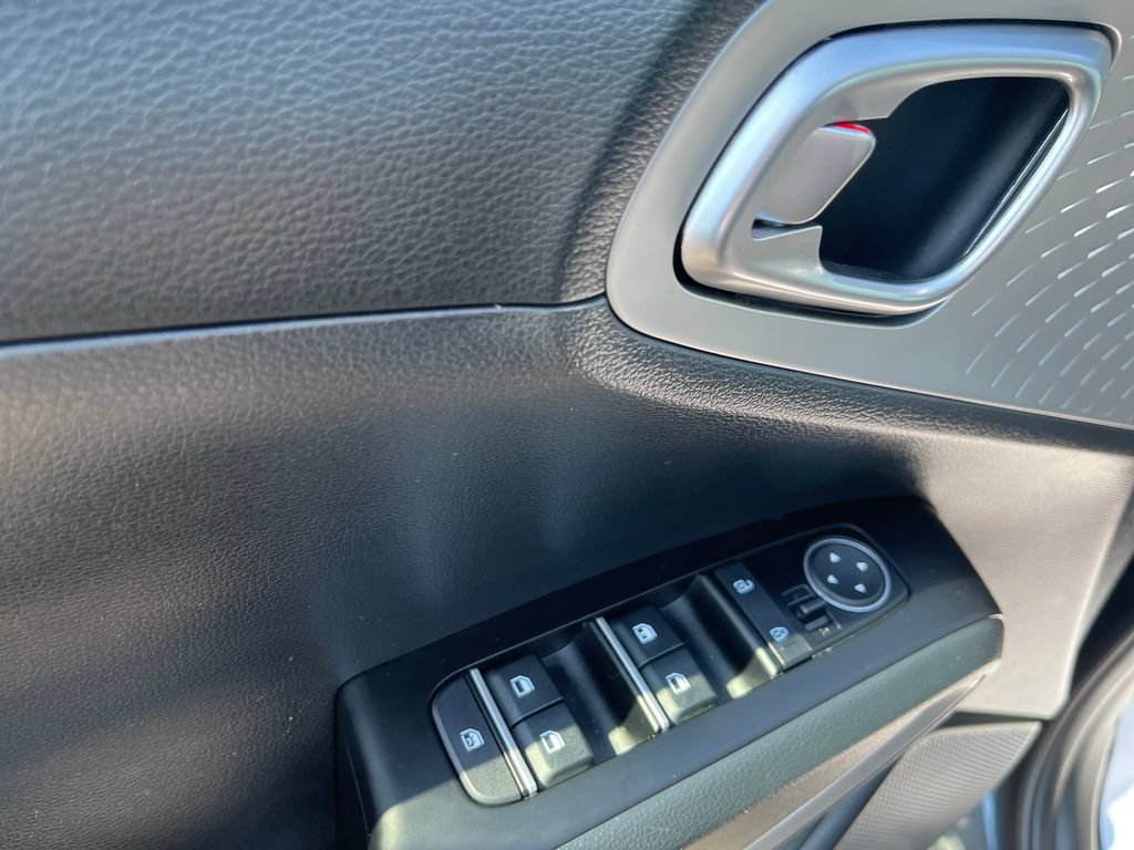 Used 2025 Kia Soul LX w/ LX Technology Package FWD image 10